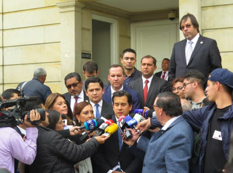 Cambio Radical a opinión pública: nos mantenemos en la independencia Cambio Radical a opinión pública: nos mantenemos en la independencia 1