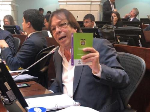 En comisiones primeras conjuntas debatiendo sobre reglamento del congreso.